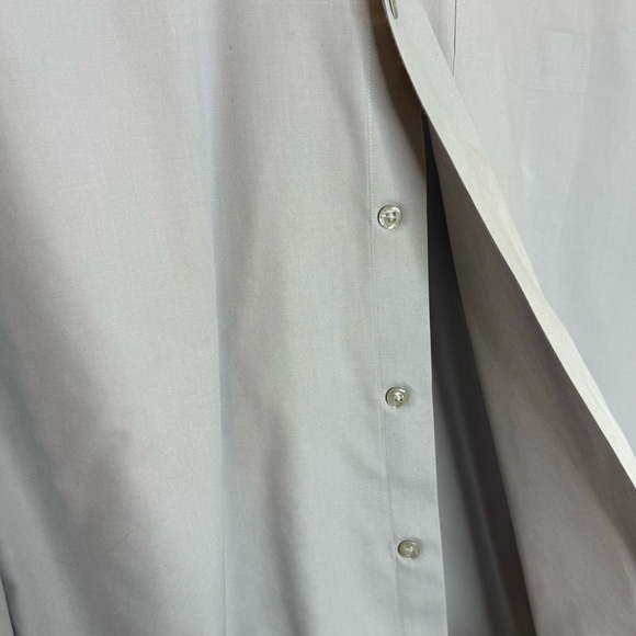 Classic Men's Gray Dress Shirt - Picture 4 of 4